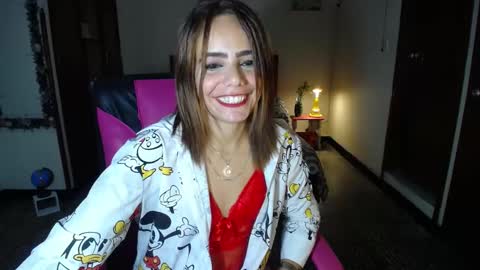 Snapshot of danielle_rose_ chatting on January 2025 05:37:02 PM Angie online show from January 2025 05:37:02 PM