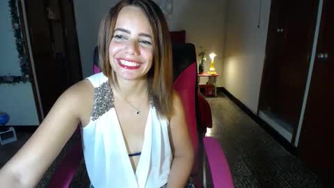 Snapshot of danielle_rose_ chatting on February 2025 10:21:02 PM Angie online show from February 2025 10:21:02 PM