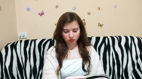 Snapshot of daniellevaulet chatting on April 2026 05:30:01 PM Mia online show from April 2026 05:30:01 PM