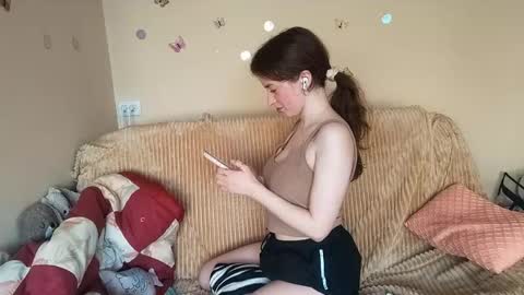 Snapshot of daniellevaulet chatting on May 2026 04:04:02 PM Mia online show from May 2026 04:04:02 PM