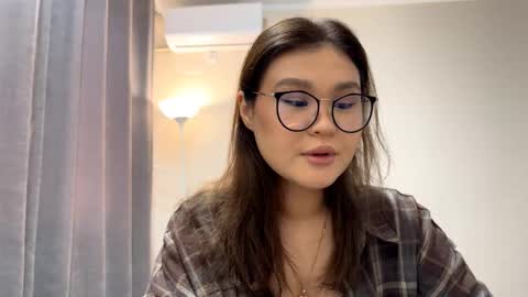 Luna  online show from November 2025 07:24:02 AM