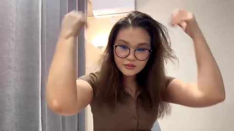 Luna  online show from November 2025 07:41:01 AM