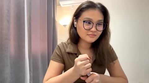 Luna  online show from November 2025 09:09:01 AM