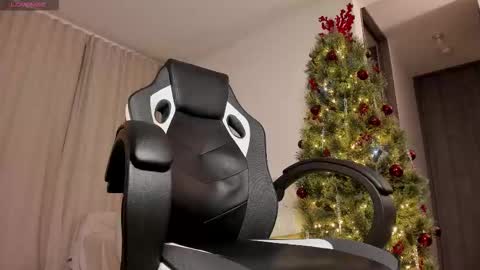 Masked online show from November 2025 03:07:01 AM