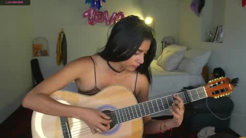 danalle .. online show from October 2025 09:48:02 PM