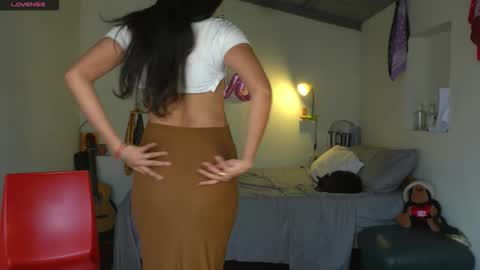 danalle .. online show from October 2025 09:36:02 PM