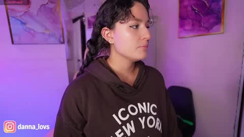 Danna Lovs online show from April 2026 10:48:01 AM