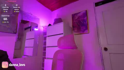 Danna Lovs online show from July 2026 10:46:02 AM