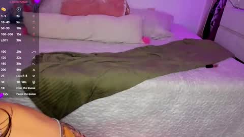 Danna Rhodes online show from November 2025 06:12:01 AM