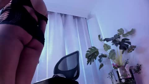 Snapshot of danna_stewart chatting on February 2025 09:47:01 PM Paulina online show from February 2025 09:47:01 PM