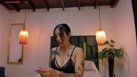 Danna  online show from October 2025 12:02:02 PM