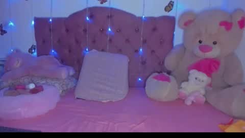 Danna Sofia jeins online show from April 2026 06:10:01 PM