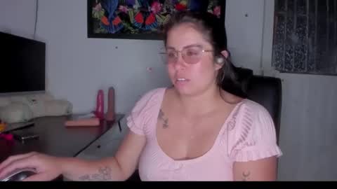 Danna Sofia jeins online show from April 2026 02:45:02 PM