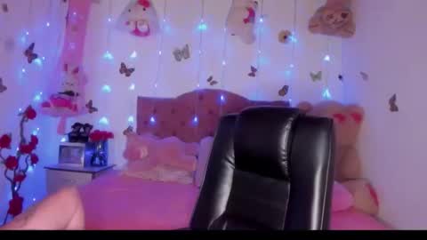 Danna Sofia jeins online show from April 2026 02:26:01 PM