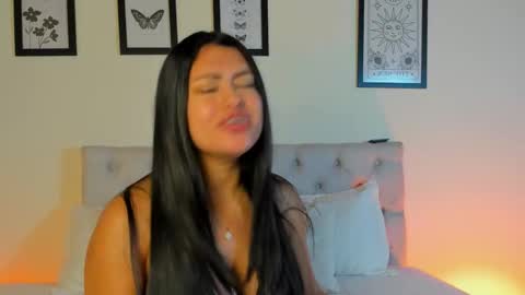 Snapshot of daphne_24 chatting on November 2025 12:29:02 PM Antonella Mora online show from November 2025 12:29:02 PM