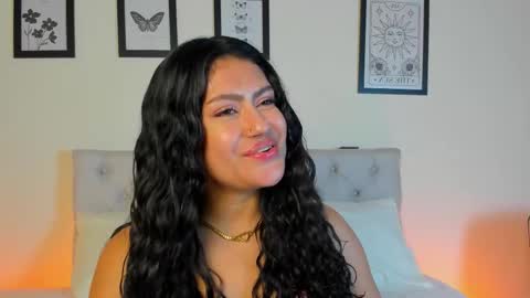 Snapshot of daphne_24 chatting on December 2025 01:05:02 PM Antonella Mora online show from December 2025 01:05:02 PM