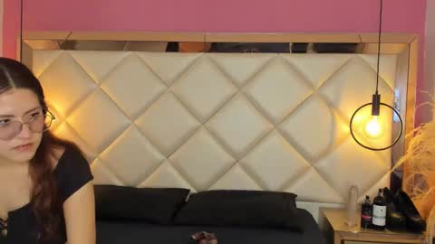 daphne_and_roger online show from September 2025 11:34:02 AM