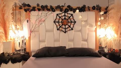 daphne_and_roger online show from October 2025 11:19:01 AM