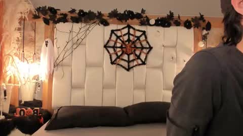 daphne_and_roger online show from October 2025 11:33:02 AM