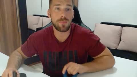 darius_94 online show from September 2025 05:45:02 PM