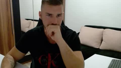 darius_94 online show from October 2025 04:29:01 AM