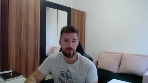 darius_94 online show from April 2026 05:05:01 AM