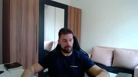 darius_94 online show from April 2026 04:42:01 AM