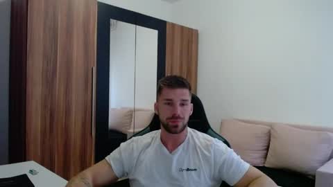 darius_94 online show from April 2026 01:37:01 PM