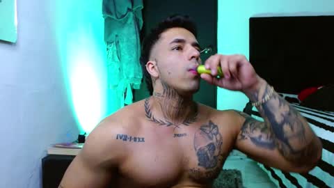 Darius Phoenix  online show from November 2025 07:26:01 PM