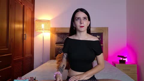 dark_angell77 online show from November 2025 11:21:02 AM