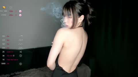 Ester online show from October 2025 02:47:01 PM