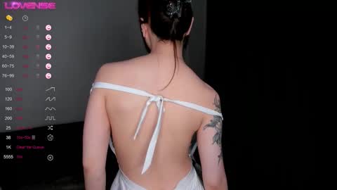 Ester online show from October 2025 11:41:02 AM