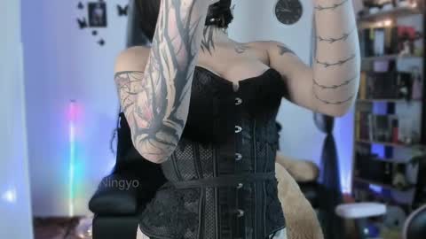 Snapshot of dark_ningyo chatting on June 2026 01:54:01 AM Dafne online show from June 2026 01:54:01 AM
