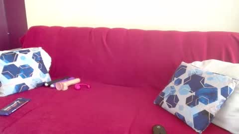 dark_qween online show from March 2025 12:12:02 PM