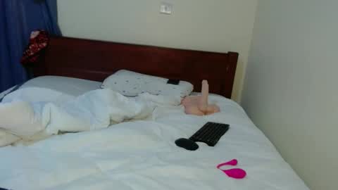 dark_qween online show from March 2025 06:17:02 AM