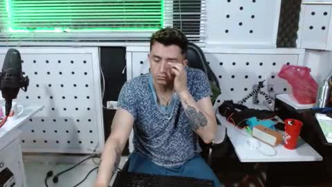 Snapshot of darko0717 chatting on December 2025 01:49:01 PM DARKO0717 online show from December 2025 01:49:01 PM