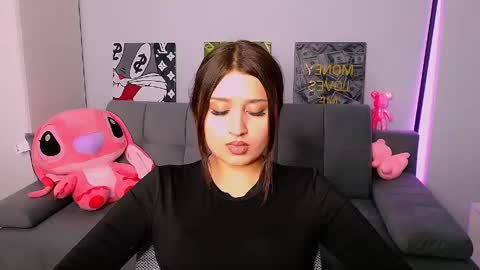 Amelie online show from April 2026 06:10:01 PM