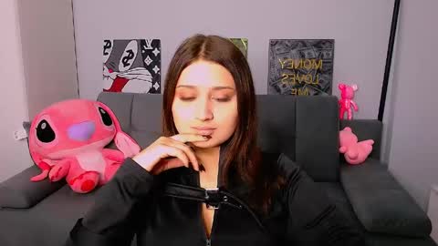 Amelie online show from April 2026 04:32:01 PM