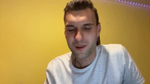 Snapshot of darktempt_ chatting on November 2025 08:33:02 PM Nick online show from November 2025 08:33:02 PM