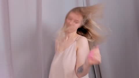 lina online show from December 2024 11:37:01 PM