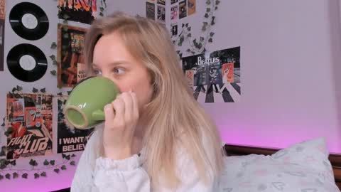 lina online show from December 2024 08:39:01 PM