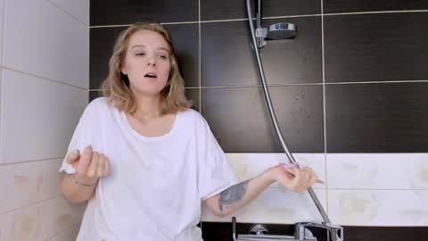 lina online show from January 2025 08:32:02 PM