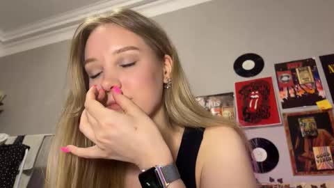 lina online show from September 2025 10:21:02 PM