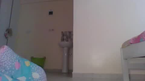 Snapshot of darling_dreamer2 chatting on May 2026 07:05:02 AM darling_dreamer2 online show from May 2026 07:05:02 AM