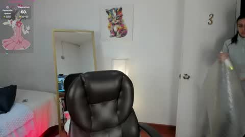 Snapshot of darling_spoiled chatting on June 2026 10:13:01 AM darling online show from June 2026 10:13:01 AM