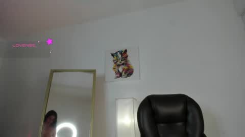 Snapshot of darling_spoiled chatting on June 2026 09:58:01 AM darling online show from June 2026 09:58:01 AM