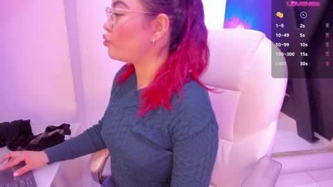 Snapshot of darlingbdsm_ chatting on December 2024 02:27:01 PM Darling online show from December 2024 02:27:01 PM