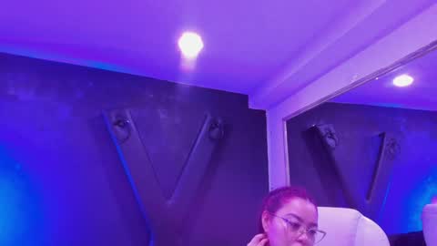Snapshot of darlingbdsm_ chatting on January 2025 01:30:01 PM Darling online show from January 2025 01:30:01 PM
