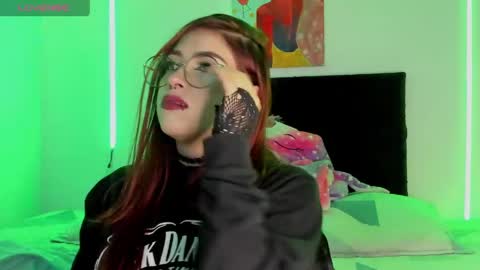 Darlyhooper online show from April 2026 11:38:02 PM