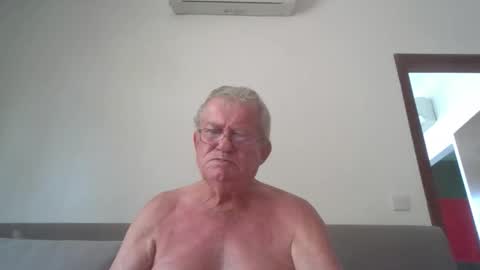 Snapshot of darwincock chatting on April 2026 05:00:02 AM darwincock online show from April 2026 05:00:02 AM